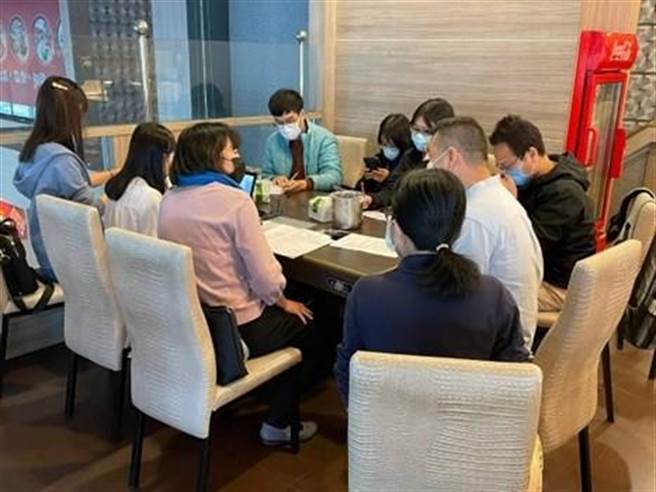 物价稽查小组针对连锁餐饮业稽查(法务部提供)