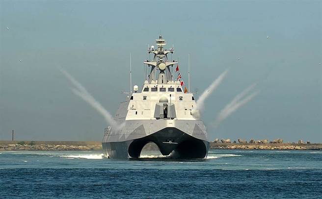 海军131舰队沱江舰1名下士今年3月趁着舰艇航修时，闯入女性士官兵住宿楼层，并盗走共5套内衣裤，还将内务柜内价值5万多的金项炼偷走。（示意图、本报资料照）