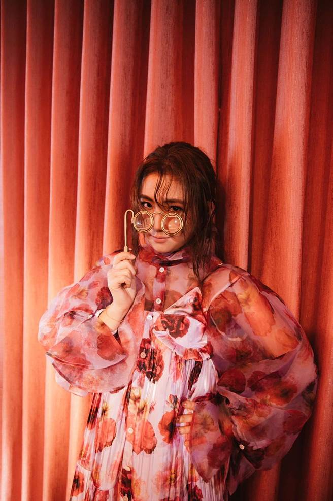 Selina日前拍摄新歌MV，分享防疫窝居在家心情。（任真美好提供）
