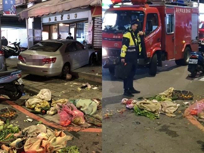 路口監視器紀錄下老翁駕駛的銀色轎車當時正準備迴轉找停車格，接著就暴衝發生意外，詳細車禍原因待警方進一步釐清。（警方提供）