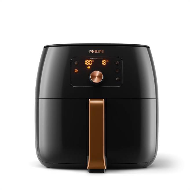 新光三越PHILIPS健康气炸锅XXL高规版（黑金色）HD9651/62（年销3,000台），原价21,900元、特价10,990元，5折。（新光三越提供）