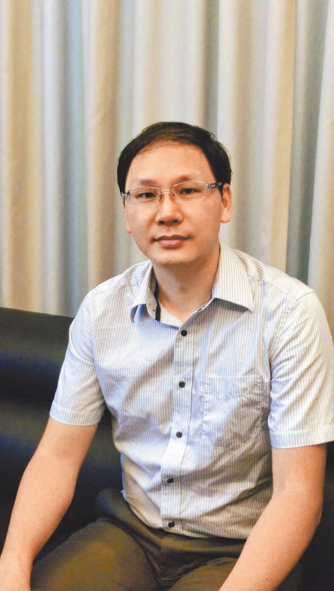 瀚萱科技總經理楊榮華本著服務客戶的精神，提供客戶省空間及快速設備回本，提升獲利與競爭力。圖／業者提供