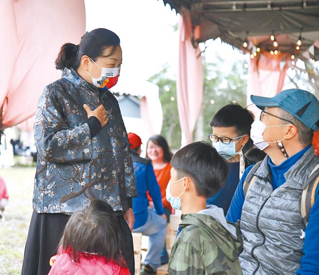 花莲县长徐榛蔚3年前以创纪录12万票，接棒夫婿傅昆萁入主花莲县政府，成为花莲首位女县长，在媒体民调中，她多次拿下5星县市长。（花莲县政府提供）