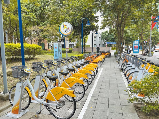 新北市公共自行车启动YouBike1.0＋2.0双系统服务，规模已达1389站。（新北市交通局提供／叶德正新北传真）