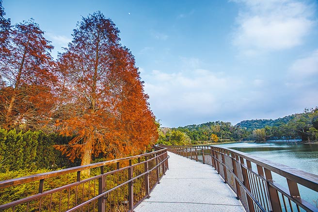 參山處陸續建設竹縣峨眉湖環湖步道，峨眉在地業者建議與十二寮地區連結，串聯周邊產業店家。（羅浚濱攝）