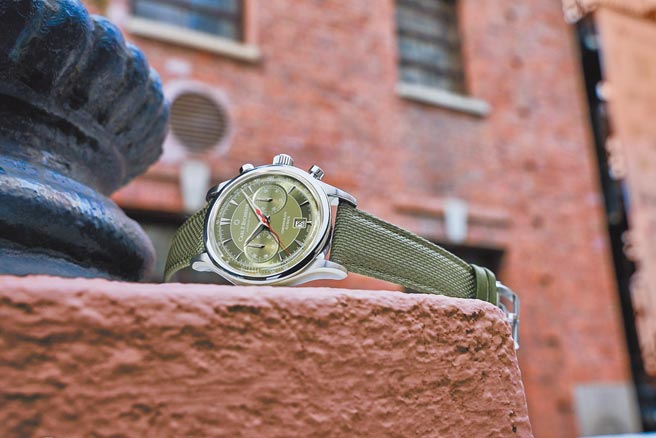 宝齐莱马利龙飞返计时码表，搭配豪迈军装风的橄榄绿表盘，更添活力时尚，21万元。（Carl F. Bucherer提供）