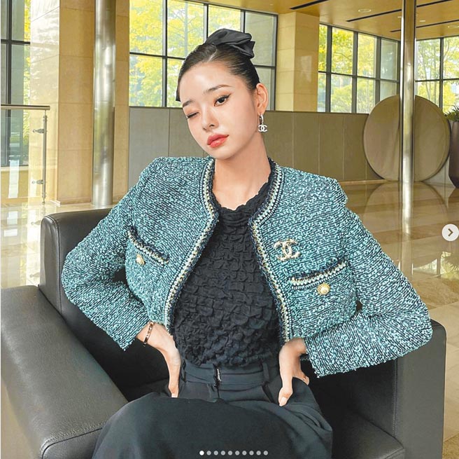宋智雅于《单身即地狱》中频穿大牌，传出富二代背景，但她于自己频道澄清并非富二代。（翻摄自宋智雅IG）