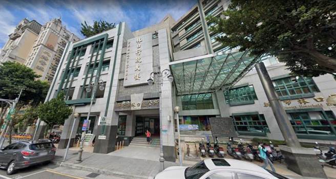 林口清洁队包庇业者偷倒垃圾已经涉及图利、贪瀆，相关单位应展开调查。（图／翻摄画面）