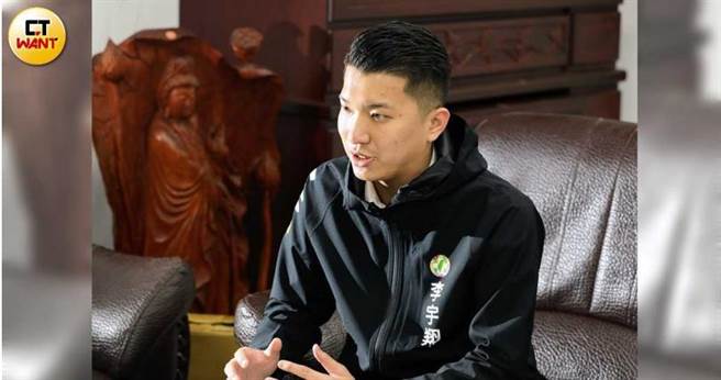 新北市议员候选人李宇翔接获民眾投诉林口清洁队涉及图利，他呼吁市府政风单位应儘速介入调查。（图／方万民摄）