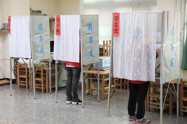 台中第2選區立委補選，台中市選委會統計選舉人數共29萬5985人，選民選賢與能，明年1月9日投下神聖一票。（資料照、台中市府提供／盧金足台中傳真）