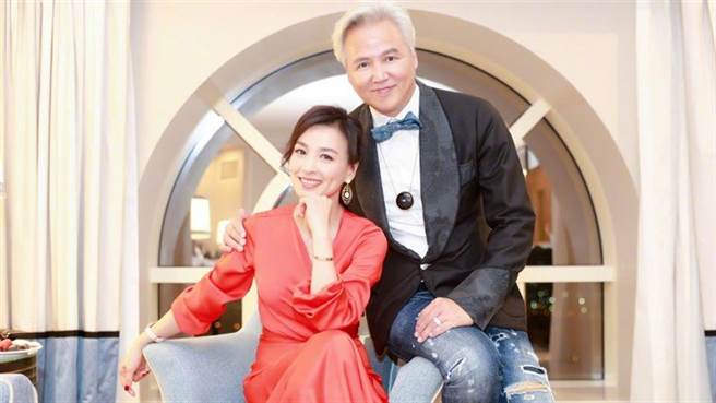 张庭和林瑞阳夫妻檔的微商事业涉嫌传销遭查处。（图／翻摄自微博）