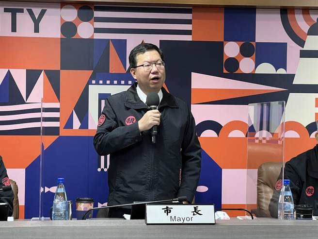 桃园市长郑文灿29日宣布「桃园好市乘双券」余额再加码，推出1万份「200元换2000元」，明年1月11日开放上网登记。(蔡依珍摄)