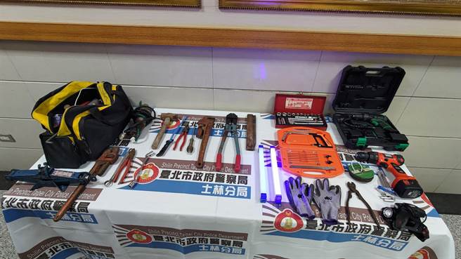 警方从郭姓嫌犯身上起出犯案用工具。（图／翻摄画面）