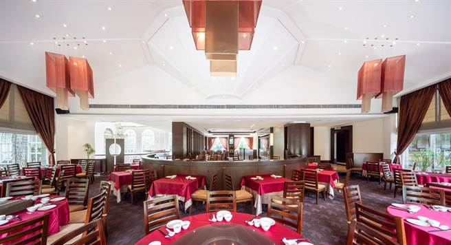 新竹地區各大飯店年夜飯幾乎全被訂光，相當搶手，隨之而來的人力緊缺也讓飯店業者苦惱。（煙波新竹湖賓館提供／邱立雅竹市傳真）