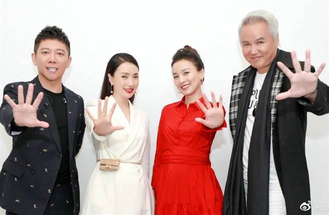 張庭好友陶虹（左2）上月驚傳退出張庭公司股東，事後證明是烏龍一場。（圖／翻攝自張庭微博）