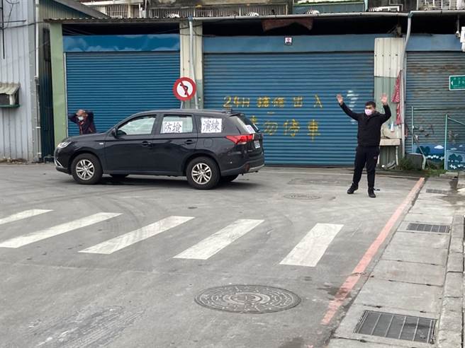 海山分局今与银行配合举行防抢演练。（警方提供）