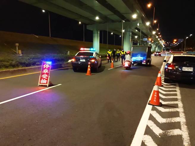 新北市警局执行防制酒驾大执法。（警方提供）
