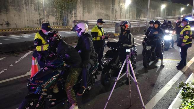 新北市警局执行防制酒驾大执法。（警方提供）