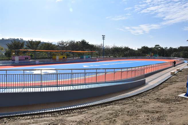 苗栗县内首座合格直排轮竞赛场已经完工。（谢明俊摄）