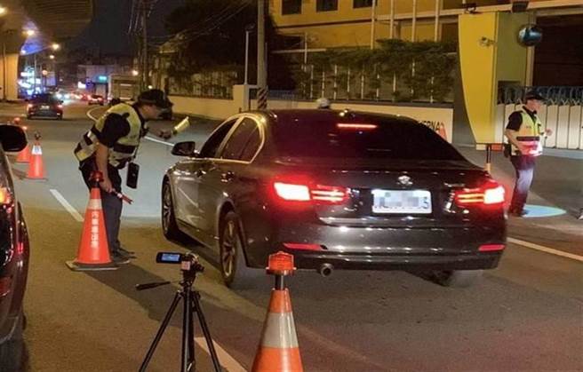 重罰酒駕3方向曝光，遭網友砲轟「智障修法」，質疑難道人命只值一台車？圖為臨檢示意圖。(警方提供)