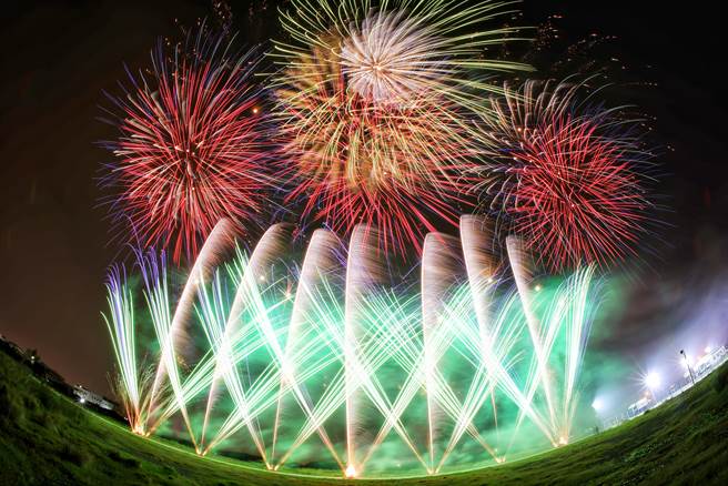 台南市跨年晚会今年将有烟火秀，民眾将在璀璨夜空下迈入2022。（喃虹映务提供／曹婷婷台南传真）