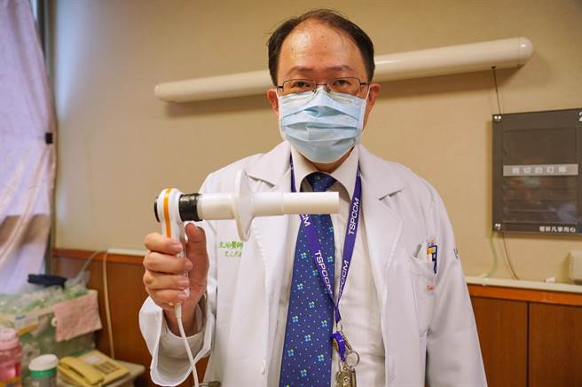 医师表示天气冷易诱发气喘发作，民眾常误认是感冒要当心。(吕筱蝉摄)