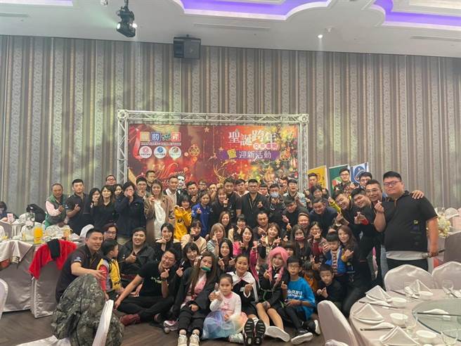 陈奎兴善用多元行销平台，帮助自己累积服务好口碑，目标2022年可以跟着团队「一年开出一间店」，服务大台中地区的广大消费者。(图/永庆不动产提供)