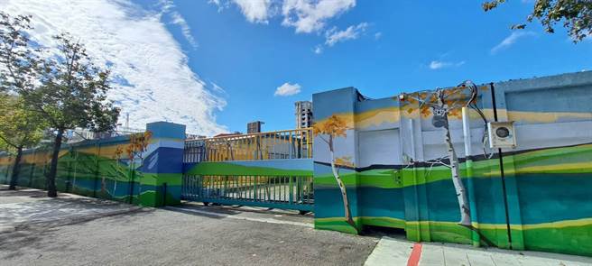 塔悠路84号彩绘后墙面。（北市产发局提供／杨亚璇台北传真）