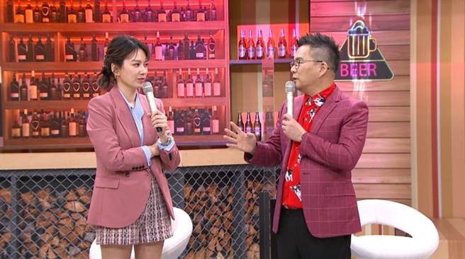 主持人Melody（左）分享照顾第1胎的趣事。（TVBS提供）