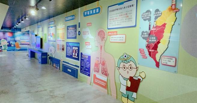 彰化田中的华新创意生活馆近日内部重新整修大改装，空间更具科技未来感。（谢琼云摄）