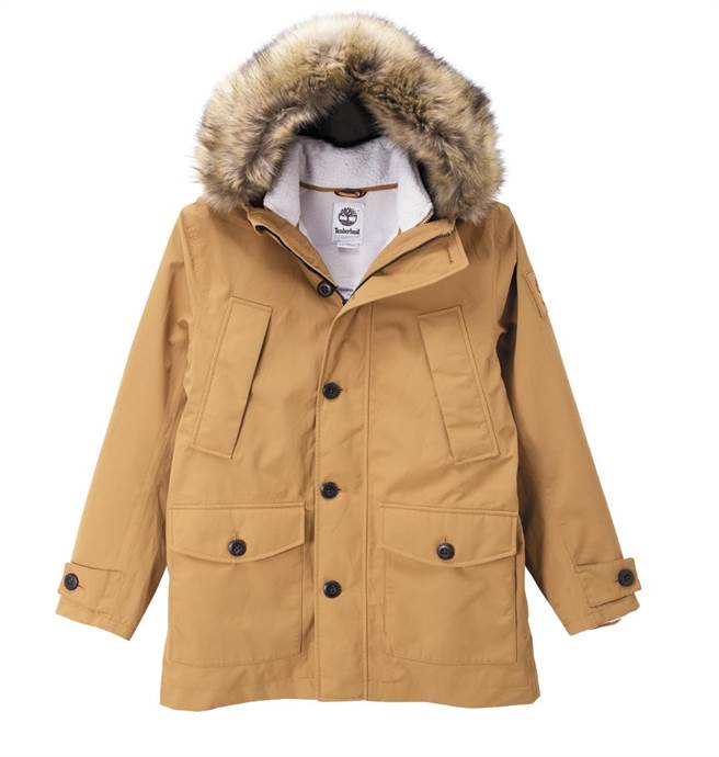 Global Mall新北中和店的Timberland 三合一防水派克夹克，原价1万2000元，优惠价9600元。（Global Mall提供）