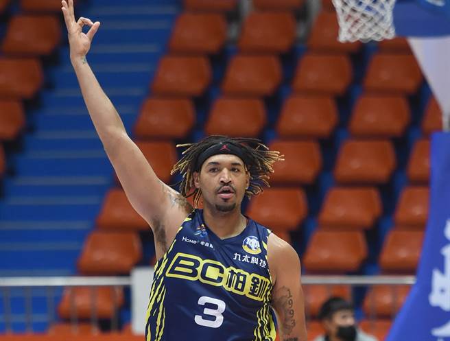 高雄九太杰倫以平均每場24.5分及18.5籃板，獲得第19屆SBL首周最佳球員。（中華籃協提供）