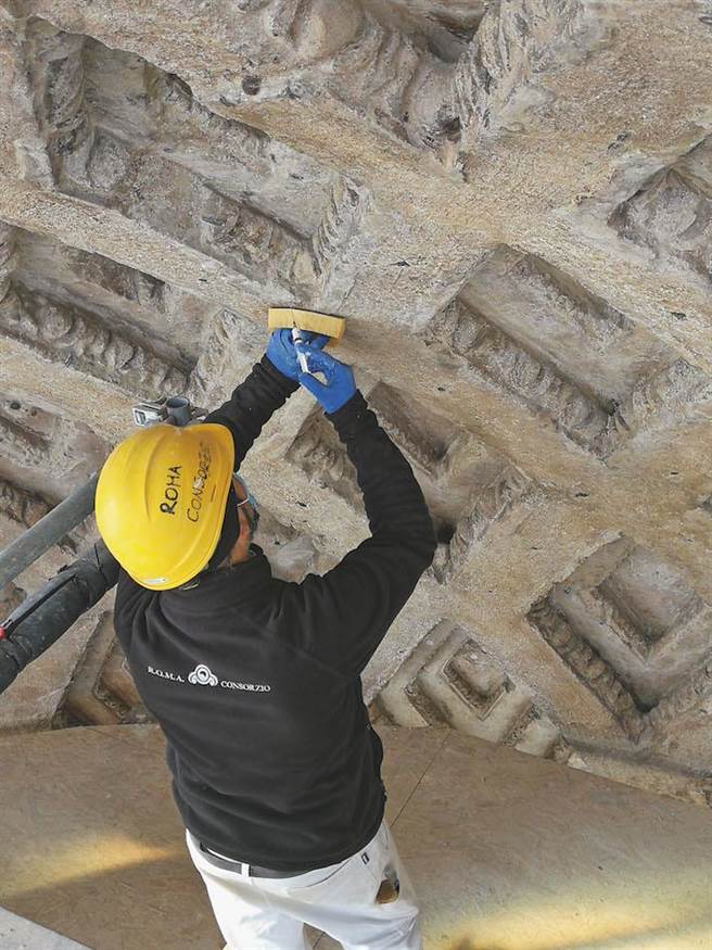 Fendi投入250万欧元 修復维纳斯、罗马神庙成功。（Fendi提供）