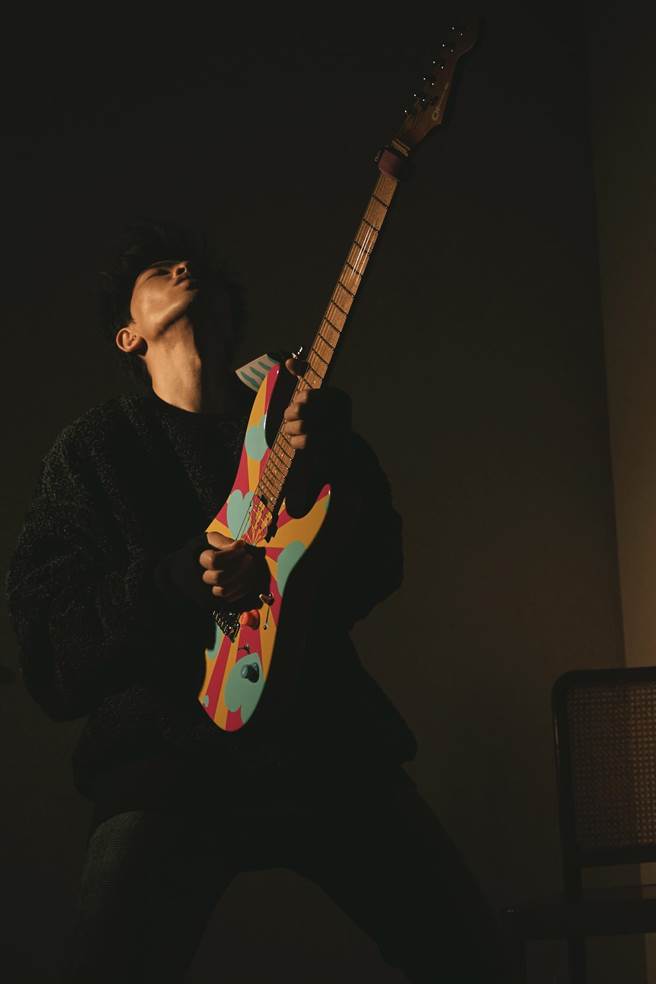 萧敬腾 穿上Moncler、Christian Louboutin隔离生出新作品（品牌提供）