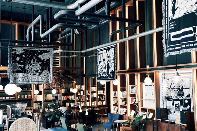 U.I.J携手Abei精选10部电影里的咖啡场景，打造11幅创作织毯。（U.I.J Hotel &amp; Hostel提供）