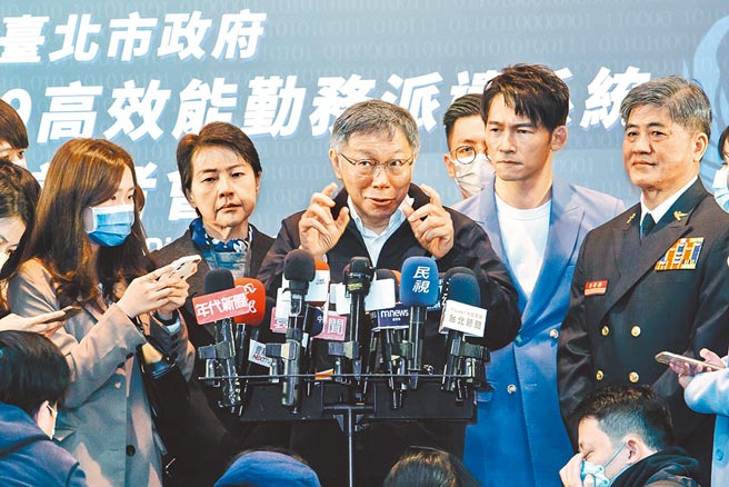 大新竹是否该合併升格，台北市长柯文哲出席119高效能勤务系统记者会受访时表示，不是单独讨论竹竹合併问题，是讨论整个国土规划，就像台北和新北设计也很奇怪，怎么会一个直辖市去包住另外一个直辖市？很奇怪，还是那句话「按部就班」。(郭吉铨摄)