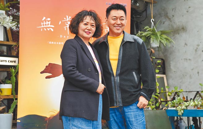 同一年拿下金鐘獎的王琄（左）與庹宗華，事隔10多年終於合作演出公視人生劇展《無常日常》。（陳俊吉攝）