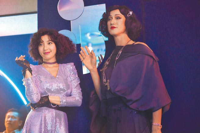 郭雪芙（左）在《华灯初上》第二部将跳槽转投「宝宝」吴慷仁旗下。（Netflix、百聿数码提供）