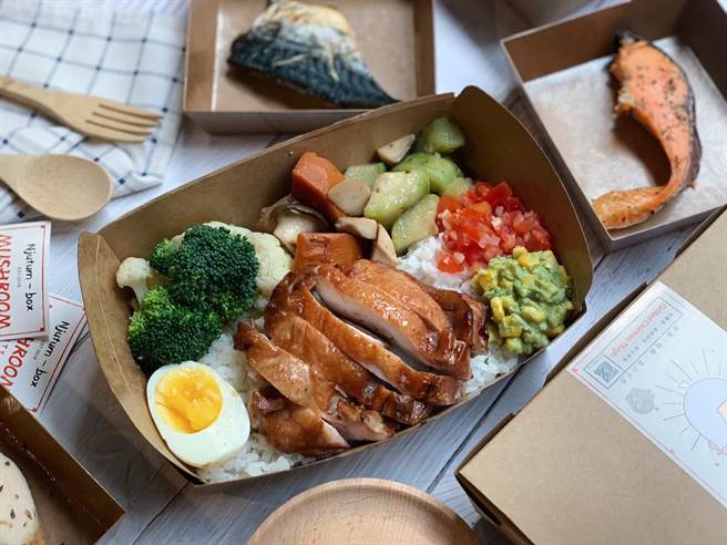 微風超市店中店再引進名店「njuTurn扭轉餐盒」，為上班族提供嫩烤雞腿、獨家紅燒牛腩、嫩烤松阪豬、鹽烤鮭魚等六大主食。（微風提供）