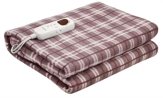 愛買湯姆盛多功能四季烘被機TM-SAW08DQ，原價2490元、明年1月11日前特價1990元，8折。（愛買提供）