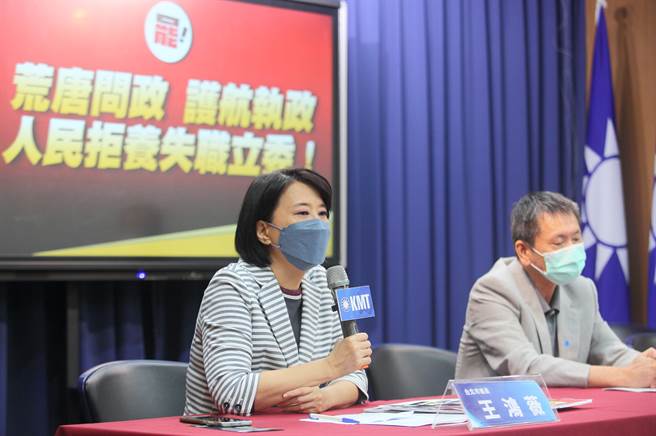 國民黨台北市議員王鴻薇（左）在臉書發文談壽山動物園整建總經費。（資料照/張鎧乙攝）