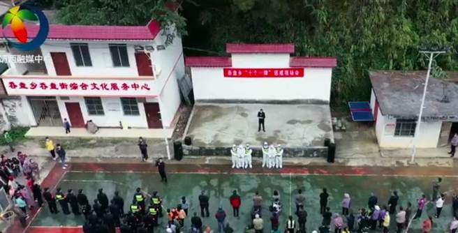 靖西市某乡镇在召开惩戒大会。（靖西融媒中心视频截图）