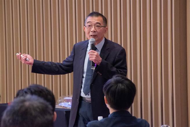 高科大企业校友鸿君科技董座郑鸿君受邀发表专题演讲。郑鸿君是高科大工管系博士班毕业校友。