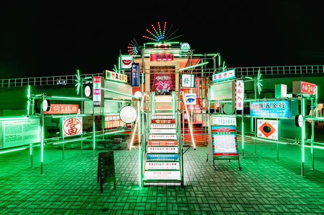 2022台湾灯会新作「台湾梦」，霓虹招牌重现台湾街景。（高巿府文化局提供）