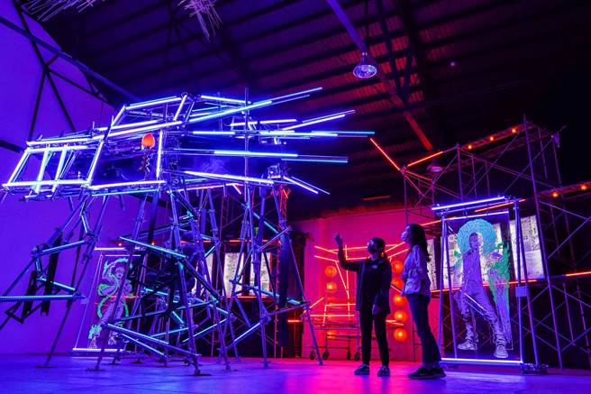 2022台湾灯会在高雄平行展「匀境／臺湾无名战士纪念碑」。（高巿府文化局提供）