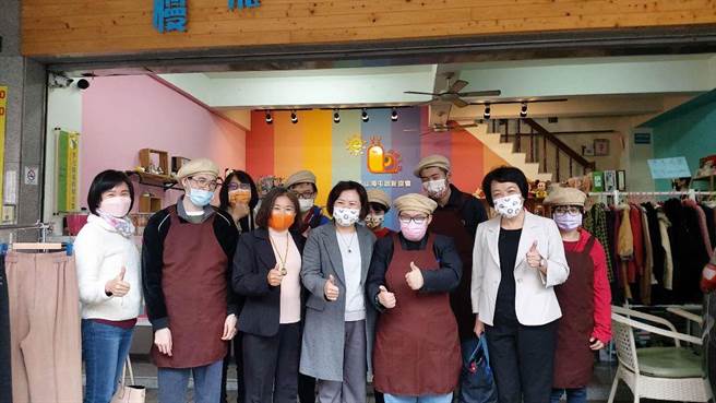 中彰投分署呼吁民眾拿五倍券到劳动部合作的优质店家消费，一起拚经济做公益、力挺弱势店家。（中彰投分署提供）