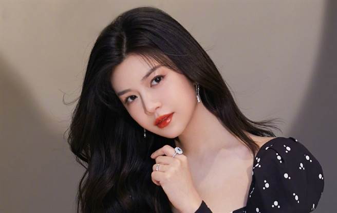 女星陈妍希瘦身成功，体态越来越漂亮。（图／微博@陈妍希）