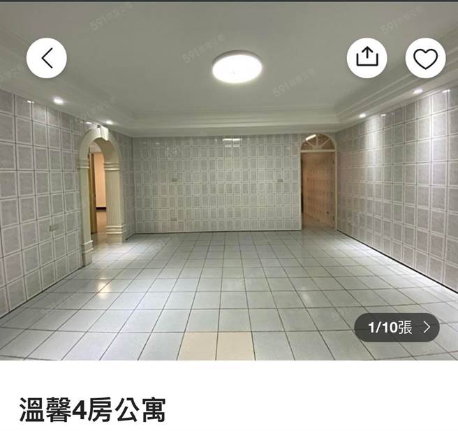 《奇葩装潢分享中心》分享板桥招租公寓的客厅装潢。（图／翻摄自《奇葩装潢分享中心》）