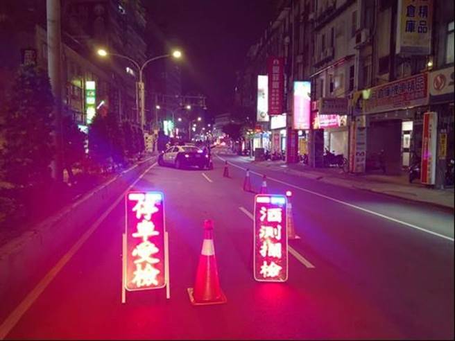 新北市中和警分局为防制酒后驾车事故发生，于重点时段规划相关防制、取缔勤务，确保用路人安全。（中和警分局提供）