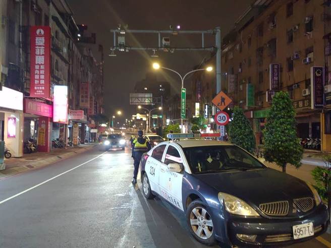 新北市中和警分局为防制酒后驾车事故发生，于重点时段规划相关防制、取缔勤务，确保用路人安全。（中和警分局提供）